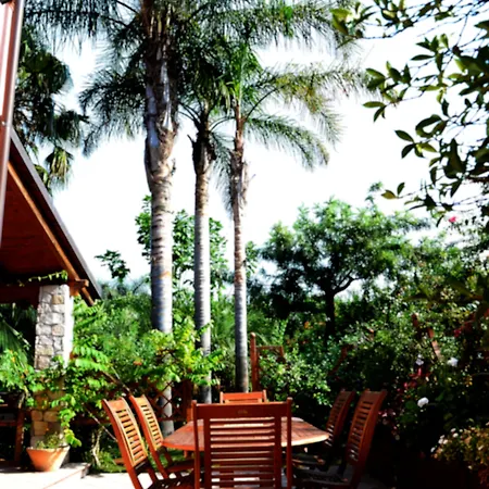 Oda ve Kahvaltı Il Giardino Delle Jacaranda 4*