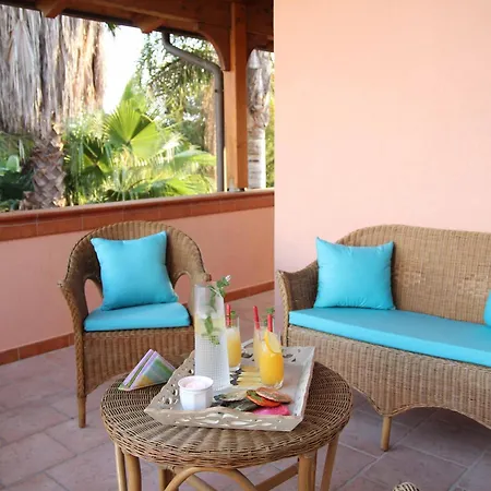 Couette-café Il Giardino Delle Jacaranda 4*